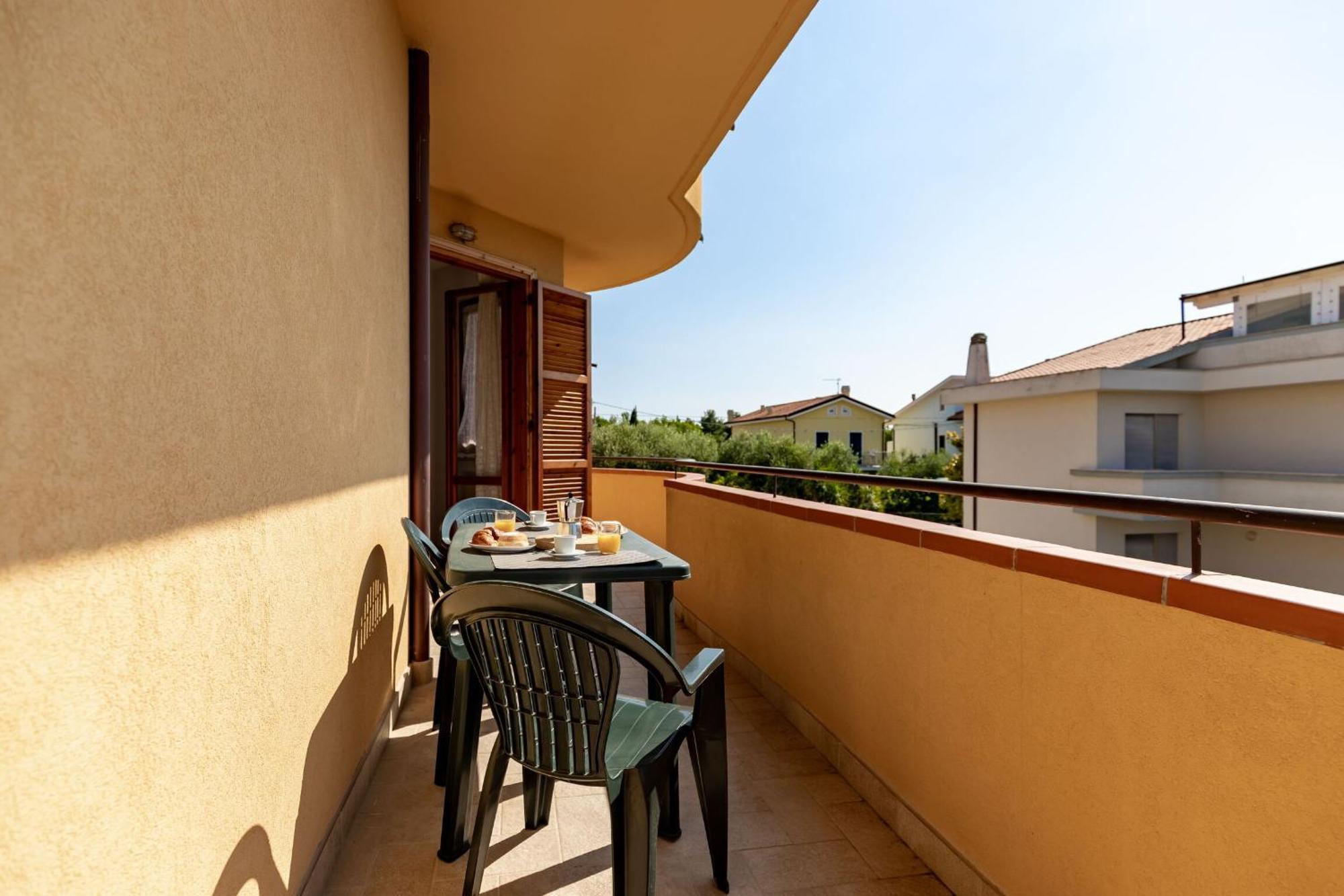 Italian Experience-Numana Suite Parking & Beach Exterior photo
