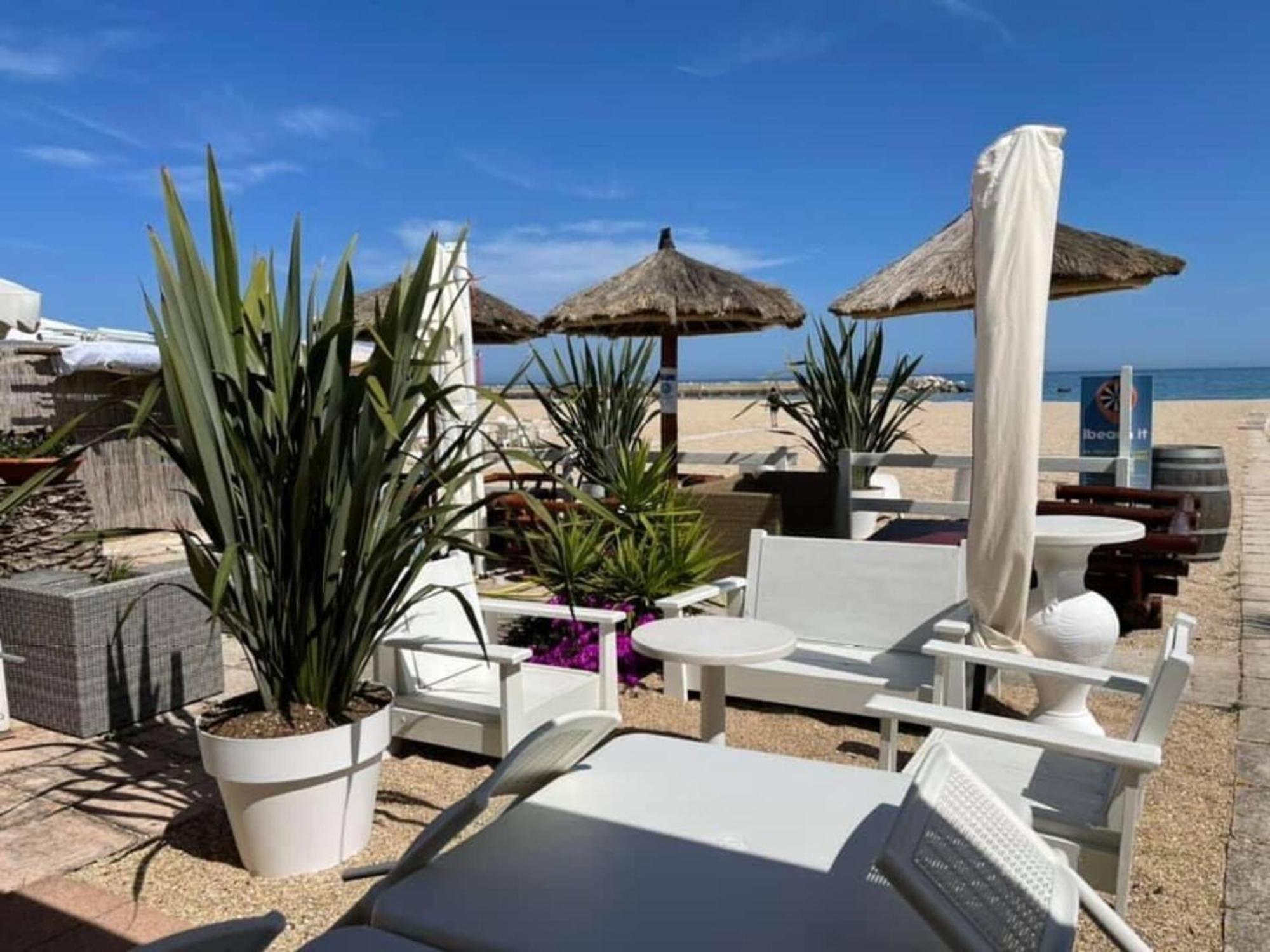 Italian Experience-Numana Suite Parking & Beach Exterior photo